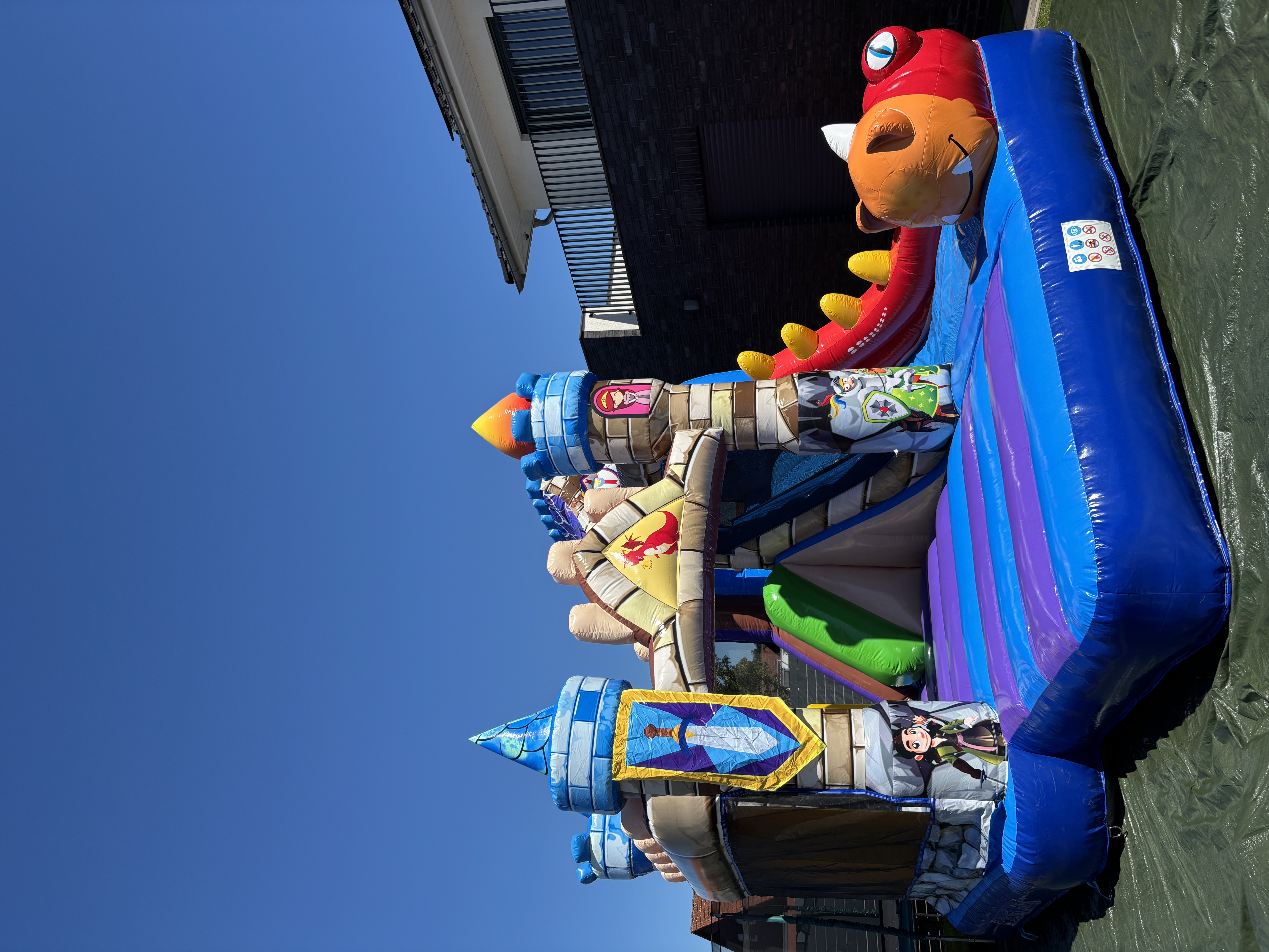 Ritterburg mit Drachenrutsche