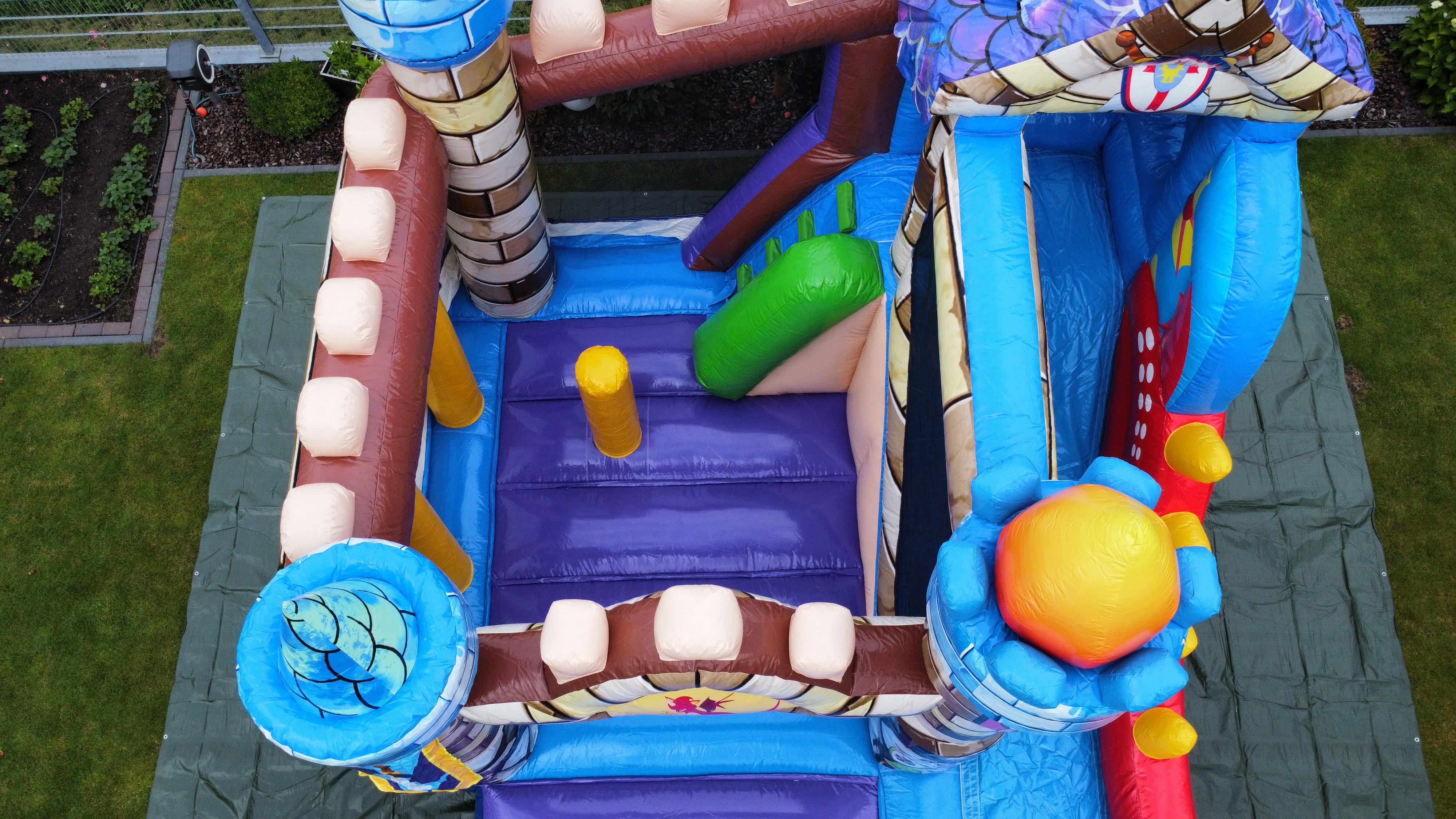 Ritterburg mit Drachenrutsche