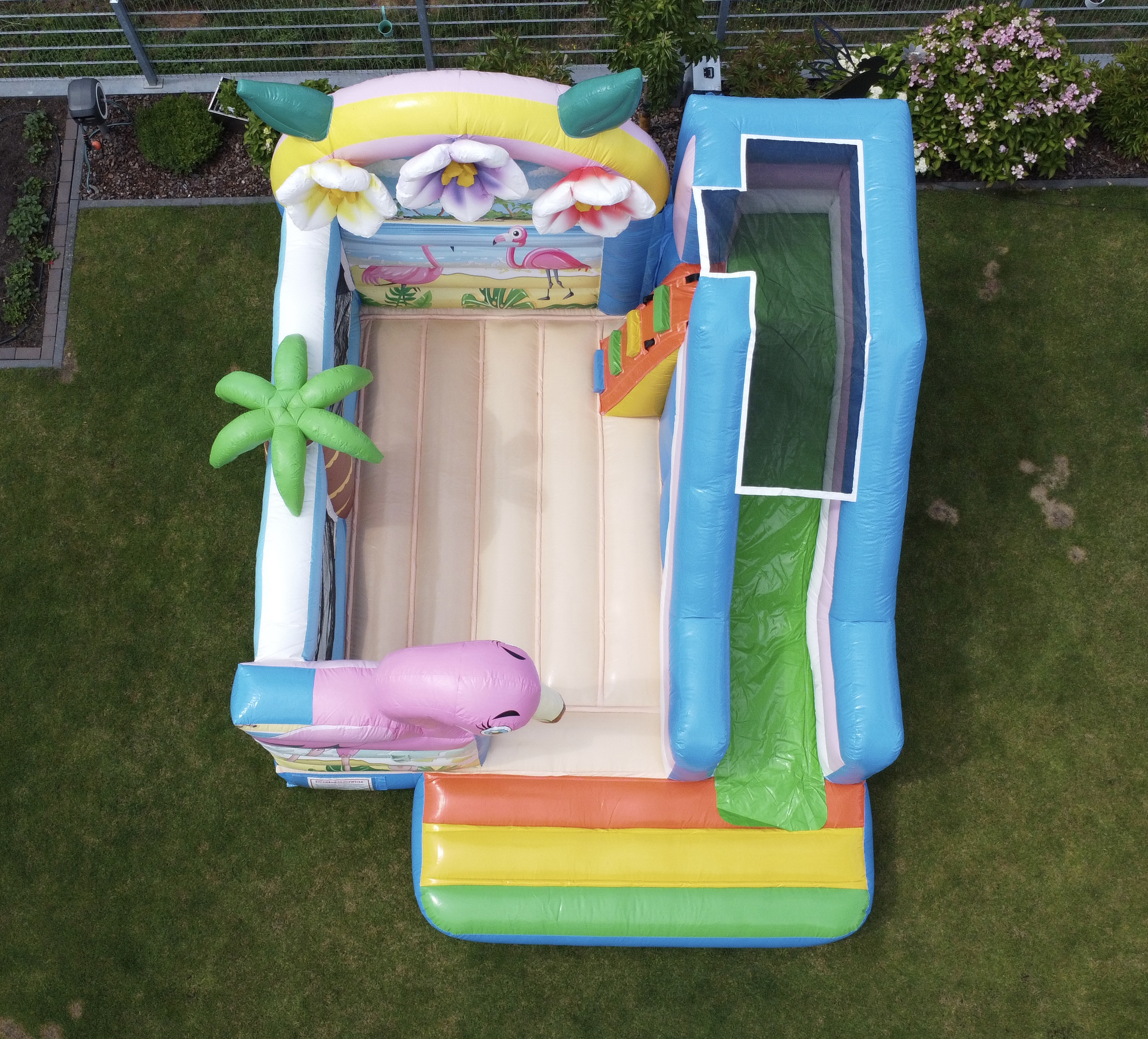 Strandparty mit Flamingo